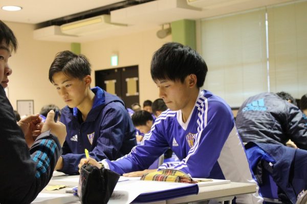 飛躍を加速させる 結果を出す力 的場 亮 先生 サッカー業界への就職に強い専門学校 Japanサッカーカレッジ Cups