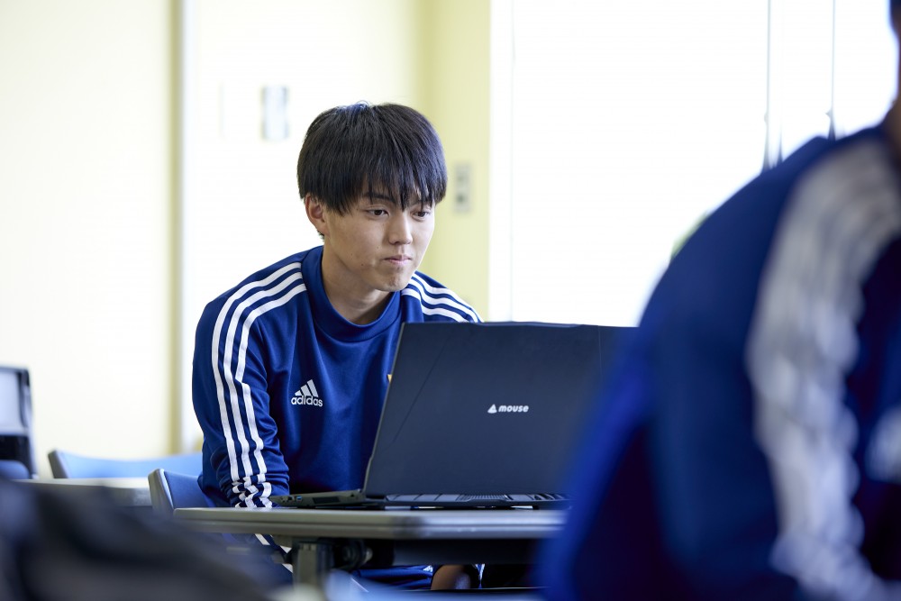 就職内定速報 コーチ 審判専攻科 サッカー業界への就職に強い専門学校 Japanサッカーカレッジ Cups